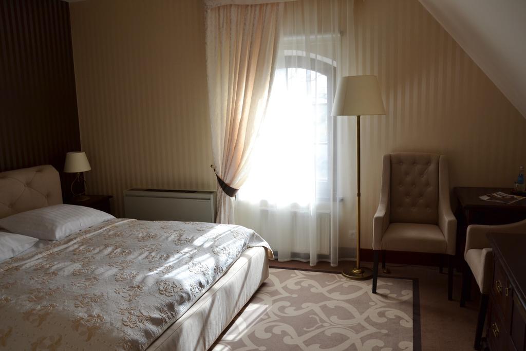 Hotel Nowodworski Lehnice Exteriér fotografie