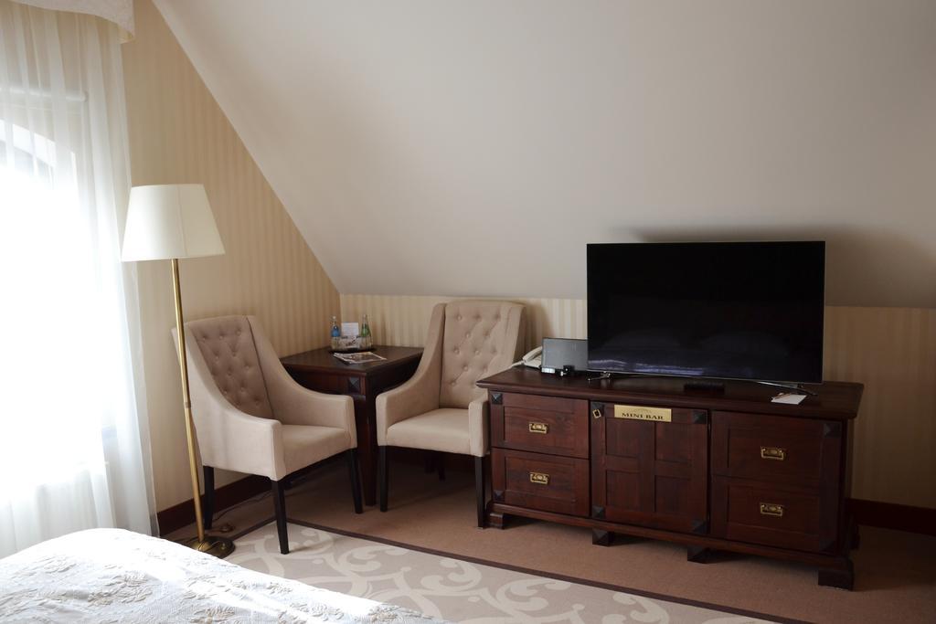 Hotel Nowodworski Lehnice Exteriér fotografie